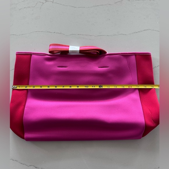 SUMMERSALT Neoprene Beach Pool Lake Vacation Tote Bag in Pink/Red Color-Block - Picture 7 of 12